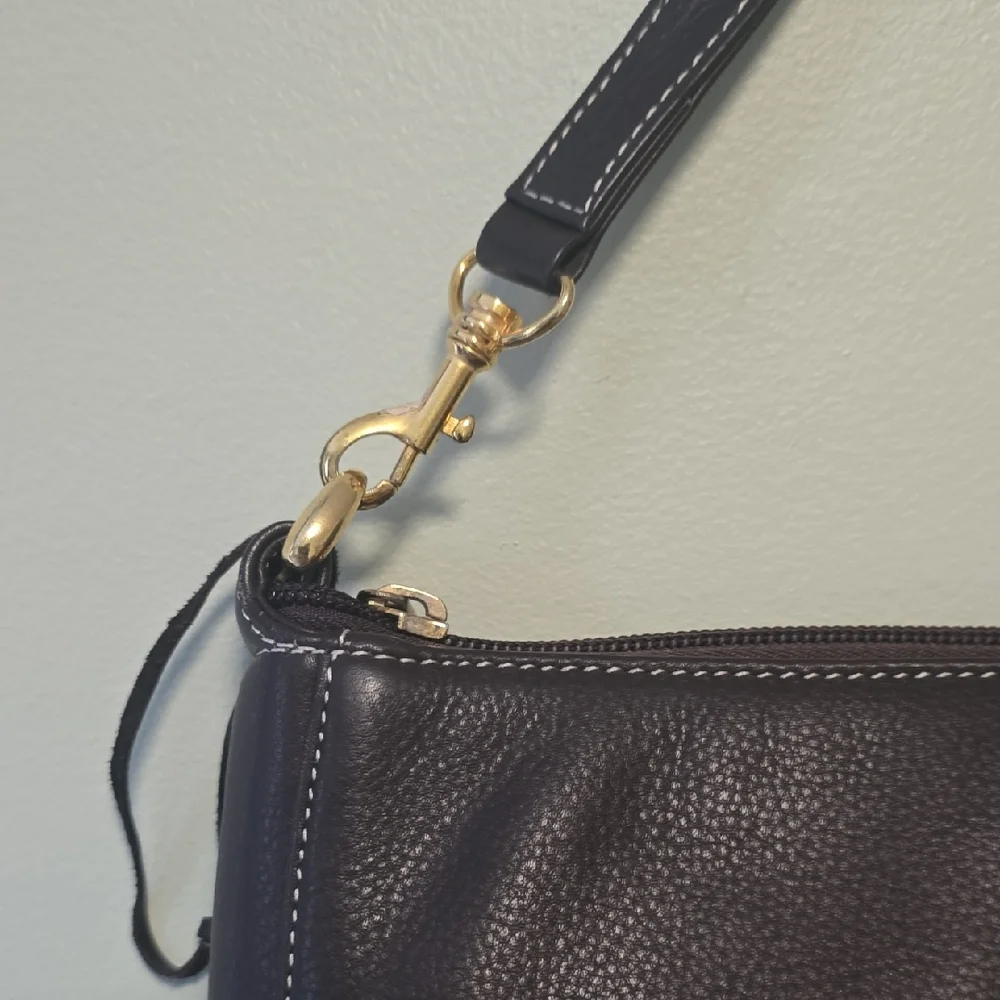 ILIA Black LEATHER Chic Shoulder Bag - Picture 2 of 5